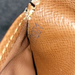 Authentic Louis Vuitton Checkbook/wallet CT1001